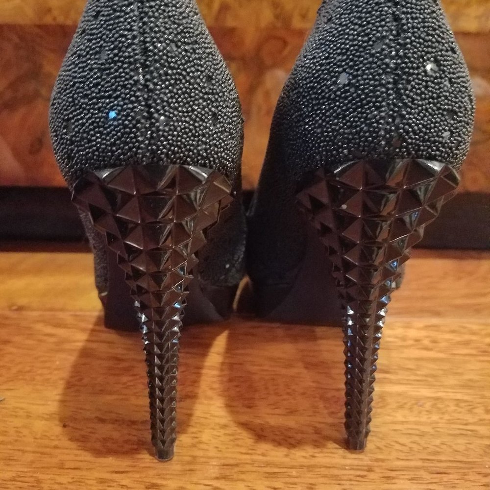 SALE New Rachel Roy Black Bead Textured Heels 6M